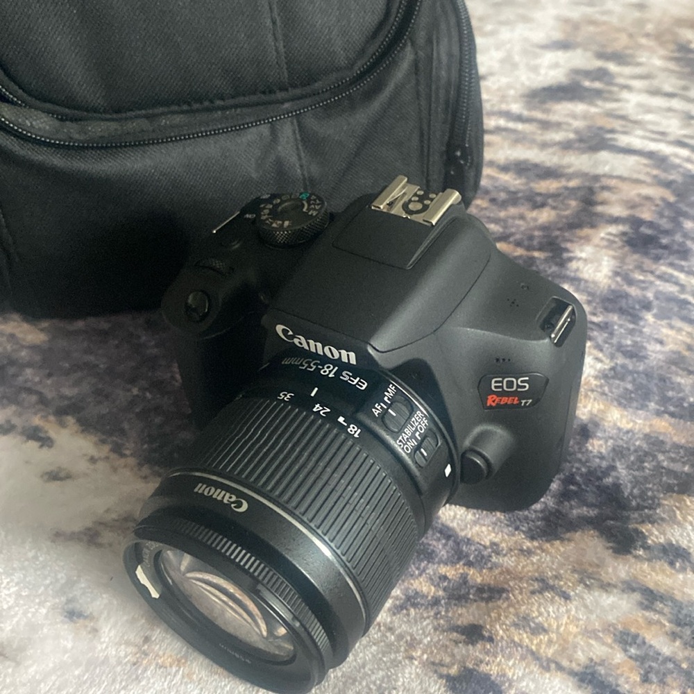Canon eos rebel T7 camera